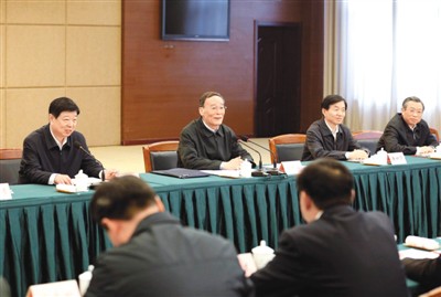 3月25日，王岐山在山東省臨沂市蒙陰縣主持召開蒙陰縣委常委擴(kuò)大會(huì)議。