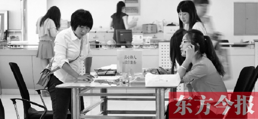 　　行政審批“瘦身”，不僅提高了行政效率，節(jié)約了行政資源，而且最大限度地方便了群眾