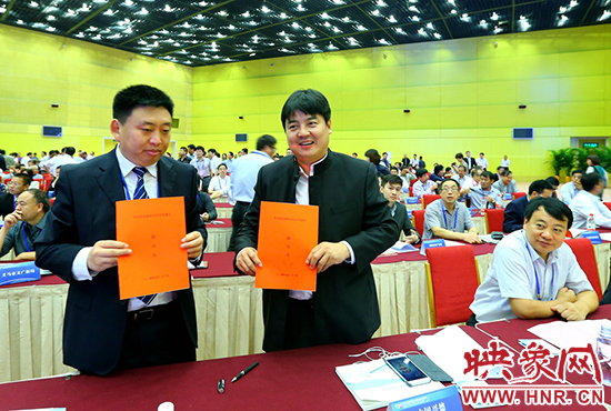 河南現(xiàn)代服務(wù)業(yè)洽談會(huì)簽約儀式 河南現(xiàn)代服務(wù)業(yè)洽談會(huì)簽約儀式