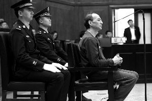 昨天，北京市二中院公開審理了劉軍誼受賄案，現(xiàn)場有上百人參加旁聽。首席攝影記者 吳寧/攝