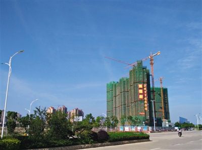 泉州東海片區(qū)海悅府地產項目。該項目開發(fā)公司董事蔡俊偉于春節(jié)前被帶走調查。