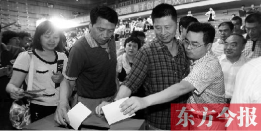 6月16日，河南電視臺面向社會公開選聘企業(yè)經(jīng)營管理團隊，圖為競聘現(xiàn)場投票環(huán)節(jié)