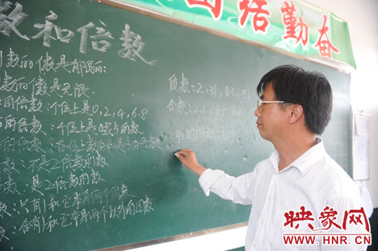 王格現(xiàn)在給5年紀(jì)的孩子們上課。