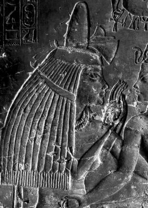 墓中壁畫顯示，馬婭把年幼的圖坦卡蒙抱在膝上。