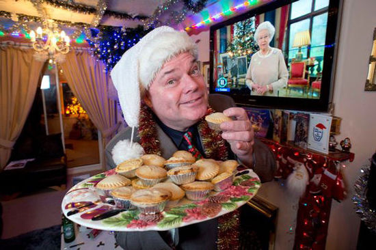 病態(tài)！英男子連續(xù)22年每日過圣誕耗資2千萬元
