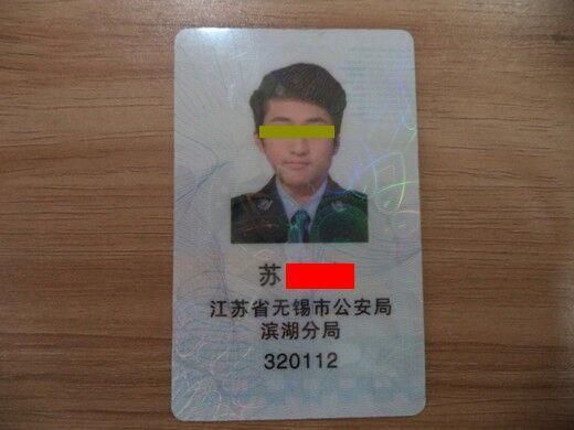 男子制作假經(jīng)查證在酒吧執(zhí)法。