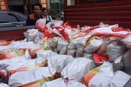 硬幣都是一袋袋裝好的 硬幣都是一袋袋裝好的