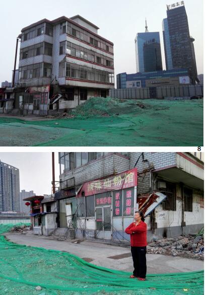 65歲的韓老太太是別人眼中的“釘子戶”，至今仍居住在斷水、斷電的老宅中。她的房產(chǎn)占地面積3分多，建有樓房4層，按照補償標(biāo)準(zhǔn)可以拿到400余萬元補償，但她還是擔(dān)心以后的日子沒著落，稱要繼續(xù)堅持下去。在她房子的右后側(cè)，是親賢社區(qū)旗下千禧集團的豪華辦公樓。