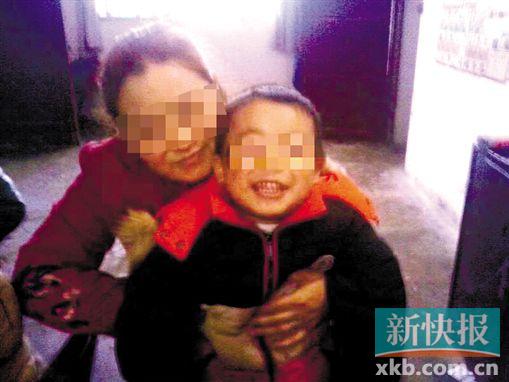 程女士生前和小孩開心玩耍。家屬供圖