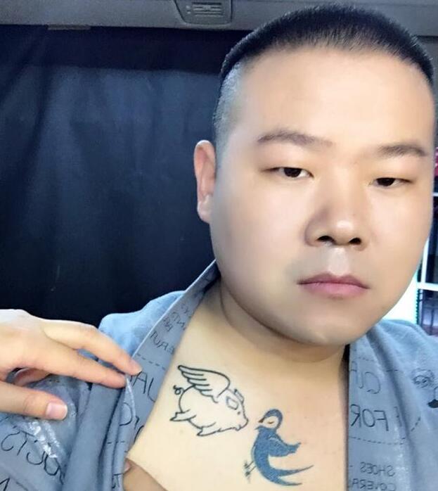 岳云鵬泡澡欣賞美景 驚然發(fā)現(xiàn)未拉窗簾 岳云鵬泡澡欣賞美景 驚然發(fā)現(xiàn)未拉窗簾