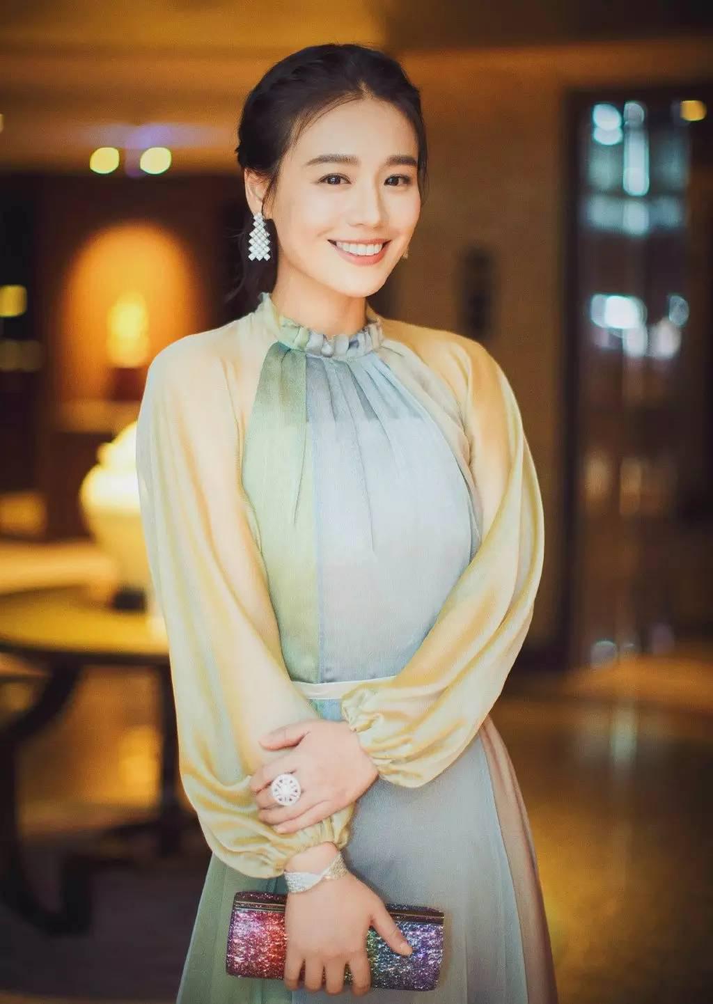 蔣雯麗夫婦賣公司 外甥女馬思純或靠股權(quán)得1.2億 蔣雯麗夫婦賣公司 外甥女馬思純或靠股權(quán)得1.2億