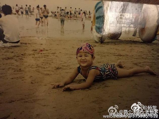 楊紫曬爸爸拍的童年泳裝照 楊紫曬爸爸拍的童年泳裝照