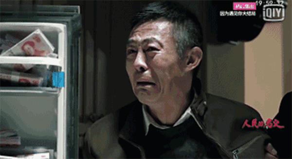 查案人員搜出的2.3億現(xiàn)金，從銀行運(yùn)來十二臺(tái)點(diǎn)鈔機(jī)，竟然燒壞了六臺(tái)。