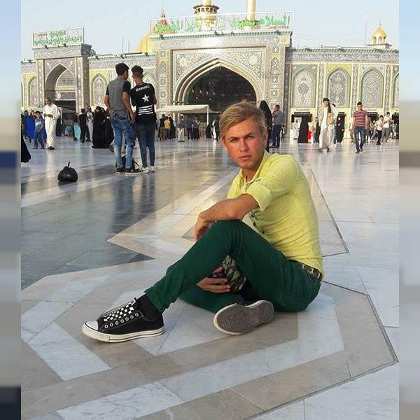 金發(fā)男模疑因長太帥被亂刀砍死 生前正準備選美