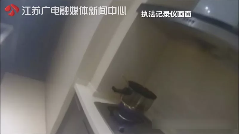 醉酒女子獨自在家干這事 醒來看見滿屋陌生人 醉酒女子獨自在家干這事 醒來看見滿屋陌生人