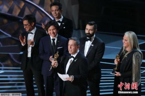 《尋夢環(huán)游記》獲最佳動畫長片。主創(chuàng)說表示《尋夢環(huán)游記》證明了藝術(shù)能跨越種族，傳播到全世界。