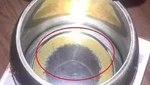 太惡心！女游客竟用酒店燒水壺煮自己的臟內(nèi)褲