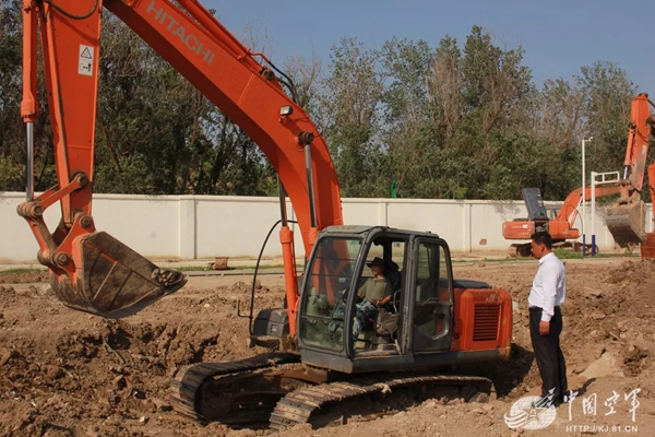 空軍找上藍翔技校聯(lián)合培訓:為的就是挖掘機