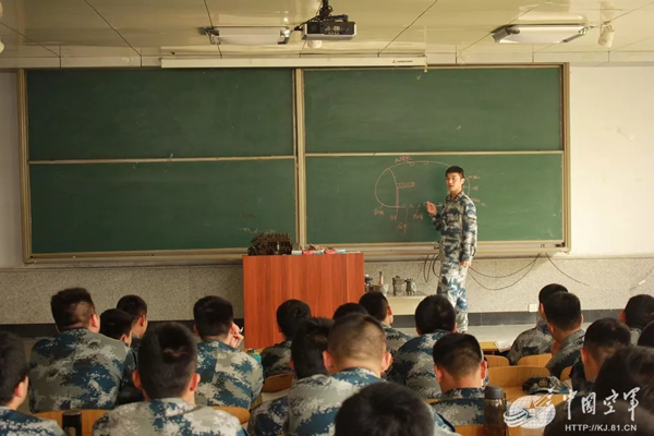 空軍找上藍翔技校聯(lián)合培訓:為的就是挖掘機