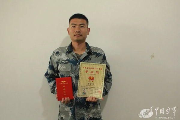 空軍找上藍翔技校聯(lián)合培訓:為的就是挖掘機