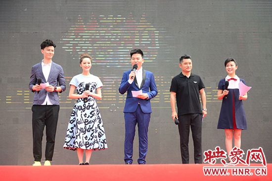 電視臺主持人與電臺主播搭檔主持，讓人耳目一新