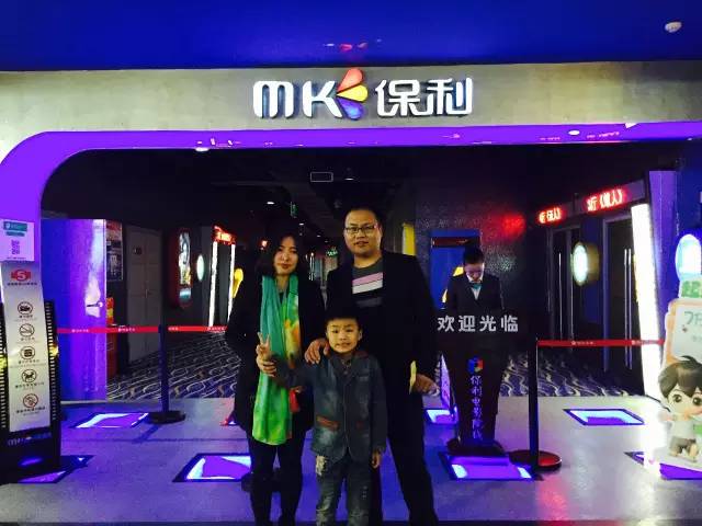 再來看兩個(gè)萌娃，表情都好有戲！