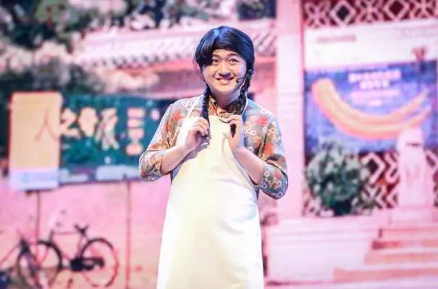 小品《那些年我們錯(cuò)過的一支舞》，主播樂天、張嵩的裝扮你給打幾分？