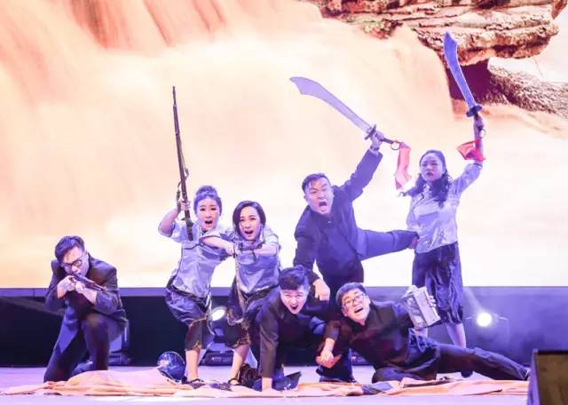 作為本場(chǎng)晚會(huì)的最后一個(gè)節(jié)目，《黃河大合唱》刷新你完全不一樣的體驗(yàn)。