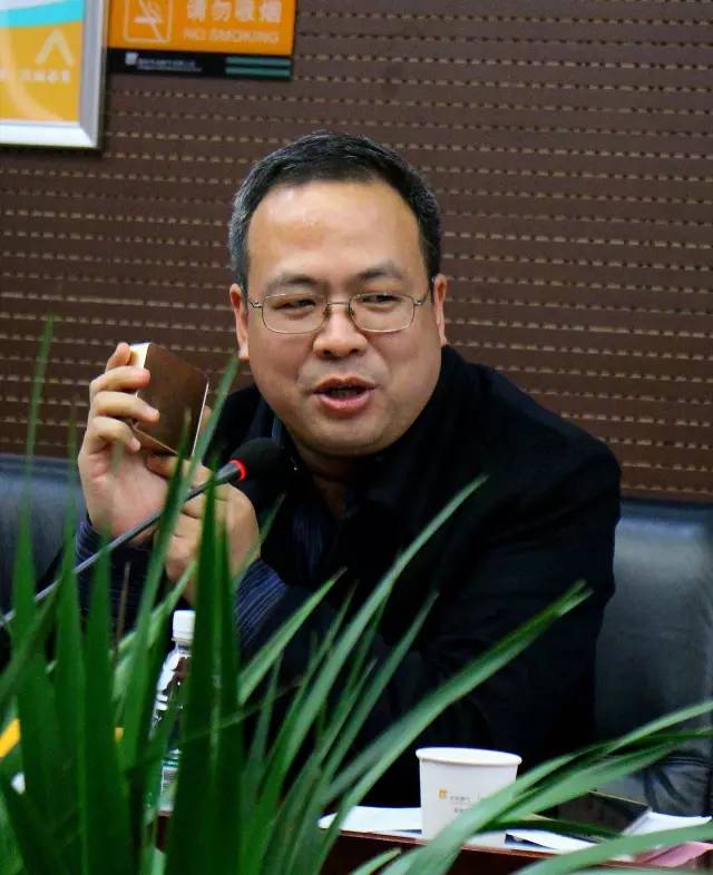 看看上面這位，就是我們1066最紅的男人——付總。