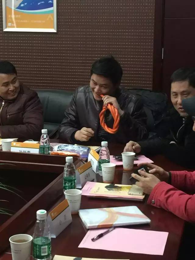 小編想問一下咬膠管的孫老師，優(yōu)質(zhì)膠管的口感如何呢？