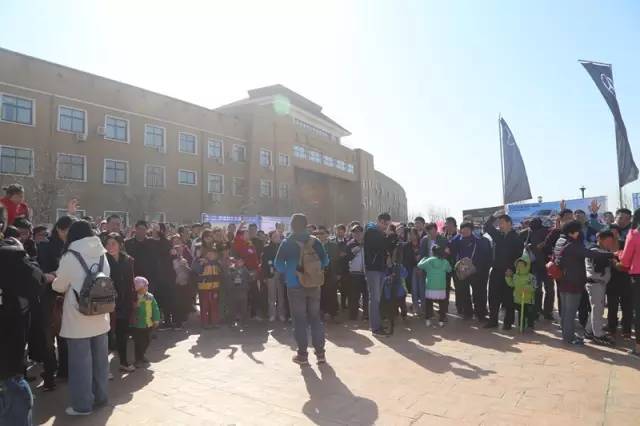 主持人胖達(dá)帶領(lǐng)魚油們進(jìn)行抽獎(jiǎng)環(huán)節(jié)，禮物大大滴呦！