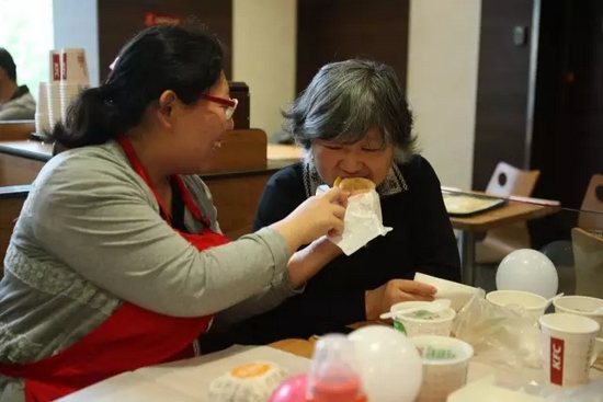 我還未長大，你卻已白了頭發(fā)，我要珍惜和媽媽在一起的每一刻