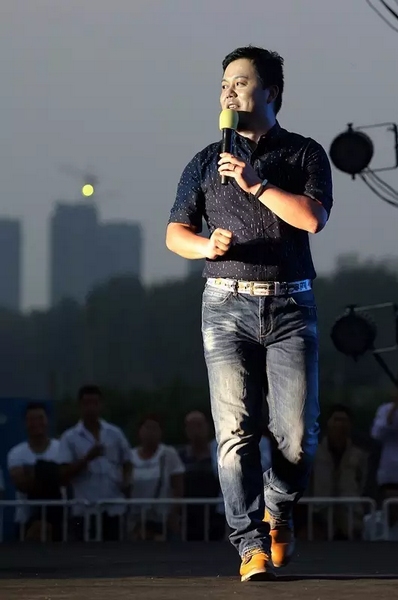 莫非此刻是在向前走還是向后移？