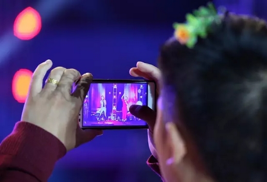 夢茹、怡璐《路燈下的小姑娘》