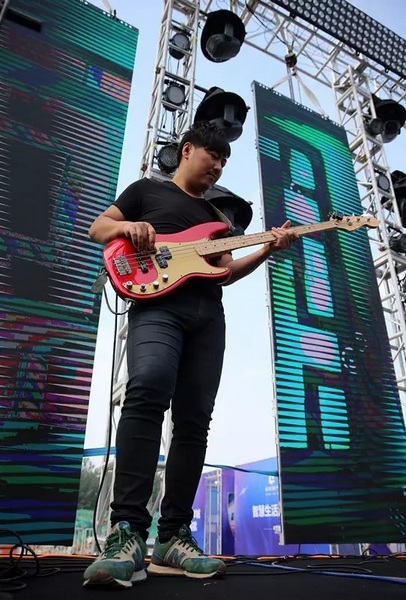 辛苦樂隊(duì)老師，你們跟我們一起，共同見證了時(shí)光音樂節(jié)是如何一步步成長至今的。