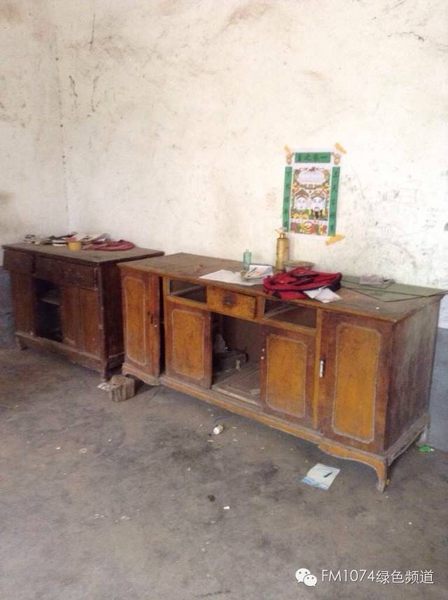 走訪另一個貧困家庭，進去之后才知道什么是真正的一貧如洗、家徒四壁。