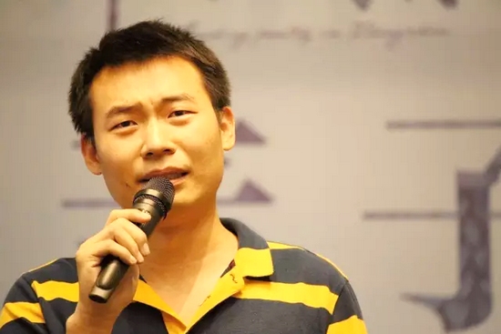 他，是一名消防員，同時也是聲音的愛好者。