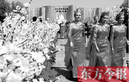 拜祖大典工作人員在進(jìn)行彩排 拜祖大典工作人員在進(jìn)行彩排