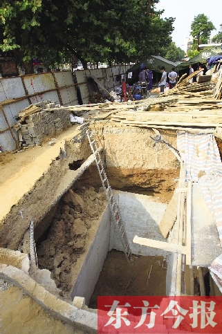 事發(fā)塌方基坑,深7米 事發(fā)塌方基坑,深7米