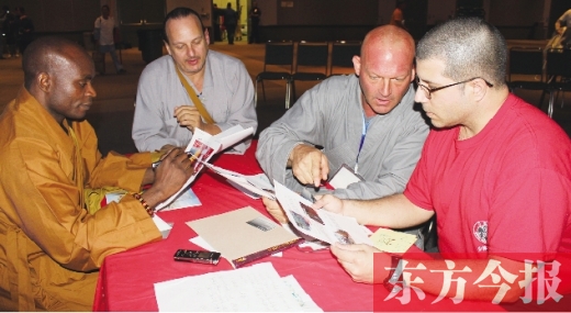 研討會現(xiàn)場，少林洋弟子熱議東方今報報道《大爭之寺》