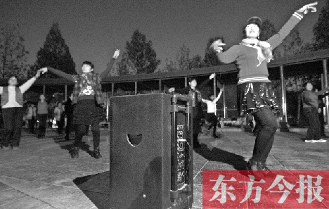 做到既讓跳舞的人有地方，又不影響他人休息，這才是化解矛盾的根本出路