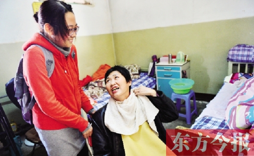 母親患上偏癱 開(kāi)封女孩攜母天津求學(xué) 母親患上偏癱 開(kāi)封女孩攜母天津求學(xué)