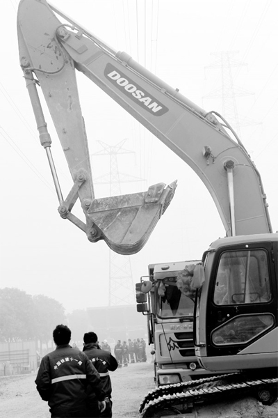 昨天，鄭州地鐵5號(hào)線配套工程在鄭州市西站路開工