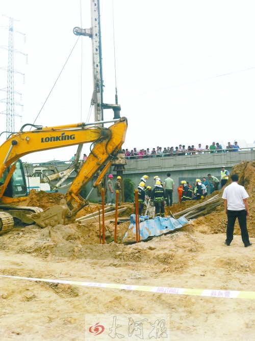 昨天下午3點20分記者在事發(fā)現(xiàn)場看到的情景 昨天下午3點20分記者在事發(fā)現(xiàn)場看到的情景