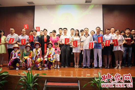 經(jīng)過網(wǎng)絡(luò)投票和專家評(píng)審，最終農(nóng)民兄弟樂隊(duì)的歌曲《中國夢(mèng)》、動(dòng)畫片《紅孩兒與大學(xué)院》以及《中原福塔兒童