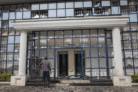 尼日利亞伊斯蘭極端武裝組織“博科圣地”約貝州古杰巴(Gujba)市的農(nóng)業(yè)學(xué)院，射殺數(shù)十名學(xué)生。