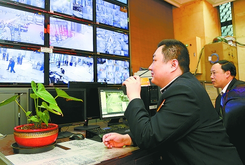 辛勤忙碌的一天 記者 李建峰 攝 辛勤忙碌的一天 記者 李建峰 攝