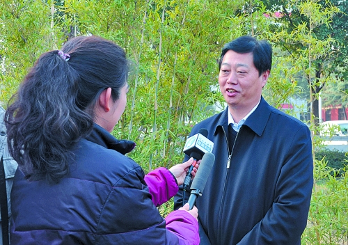 十八大代表、南陽市委書記李文慧談學(xué)習(xí)十八大精神體會