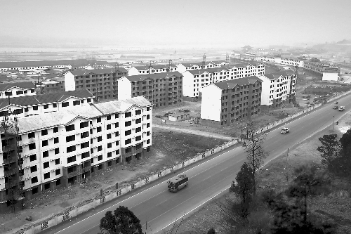 1月14日，宜陽縣正在建設(shè)的靈山新型農(nóng)村社區(qū)已現(xiàn)雛形。