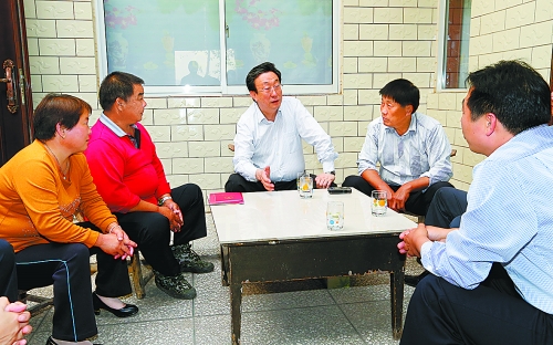 郭庚茂焦作濟(jì)源洛陽調(diào)研側(cè)記 深入傾聽群眾呼聲 郭庚茂焦作濟(jì)源洛陽調(diào)研側(cè)記 深入傾聽群眾呼聲